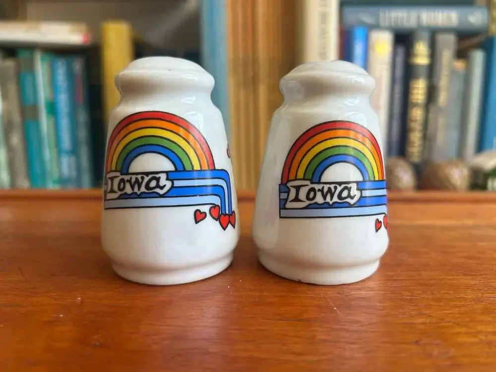 MOVIELAND SOUVENIR CERAMIC SALT & PEPPER SHAKERS VINTAGE UNUSED